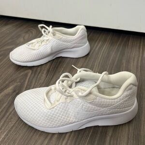 Nike Tanjun Sneakers